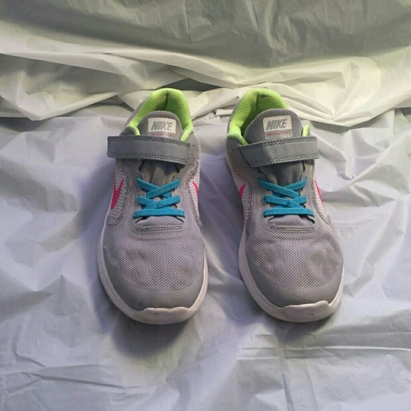 Nikes - Picture 3 of 6